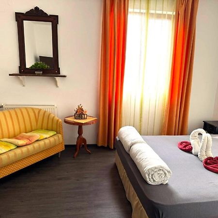 Guest House Misha Petrevene Esterno foto