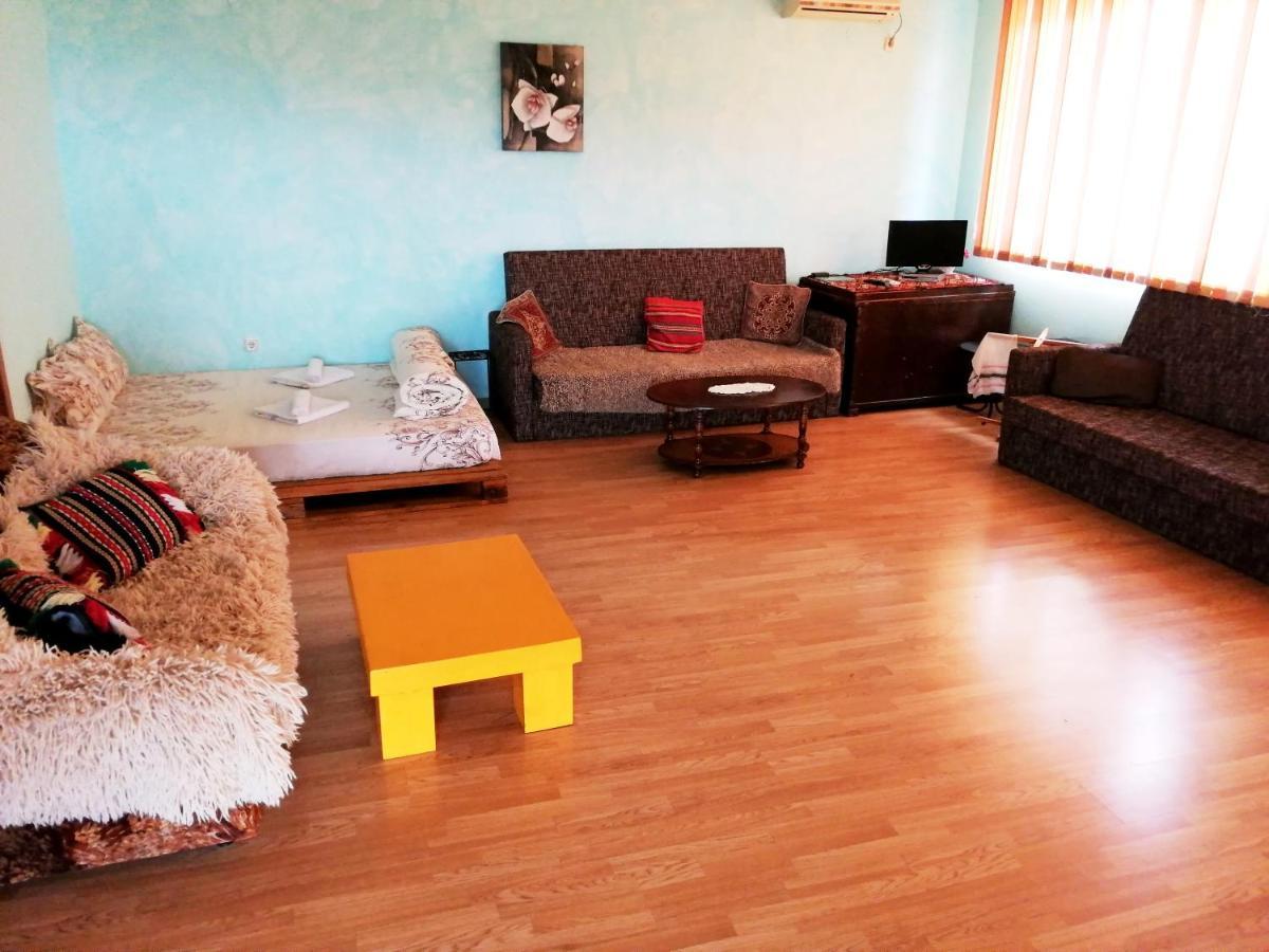 Guest House Misha Petrevene Esterno foto