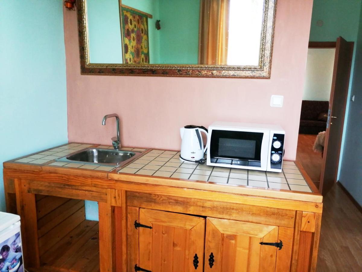 Guest House Misha Petrevene Esterno foto
