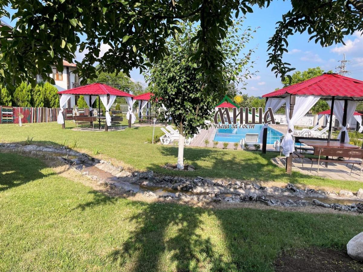 Guest House Misha Petrevene Esterno foto