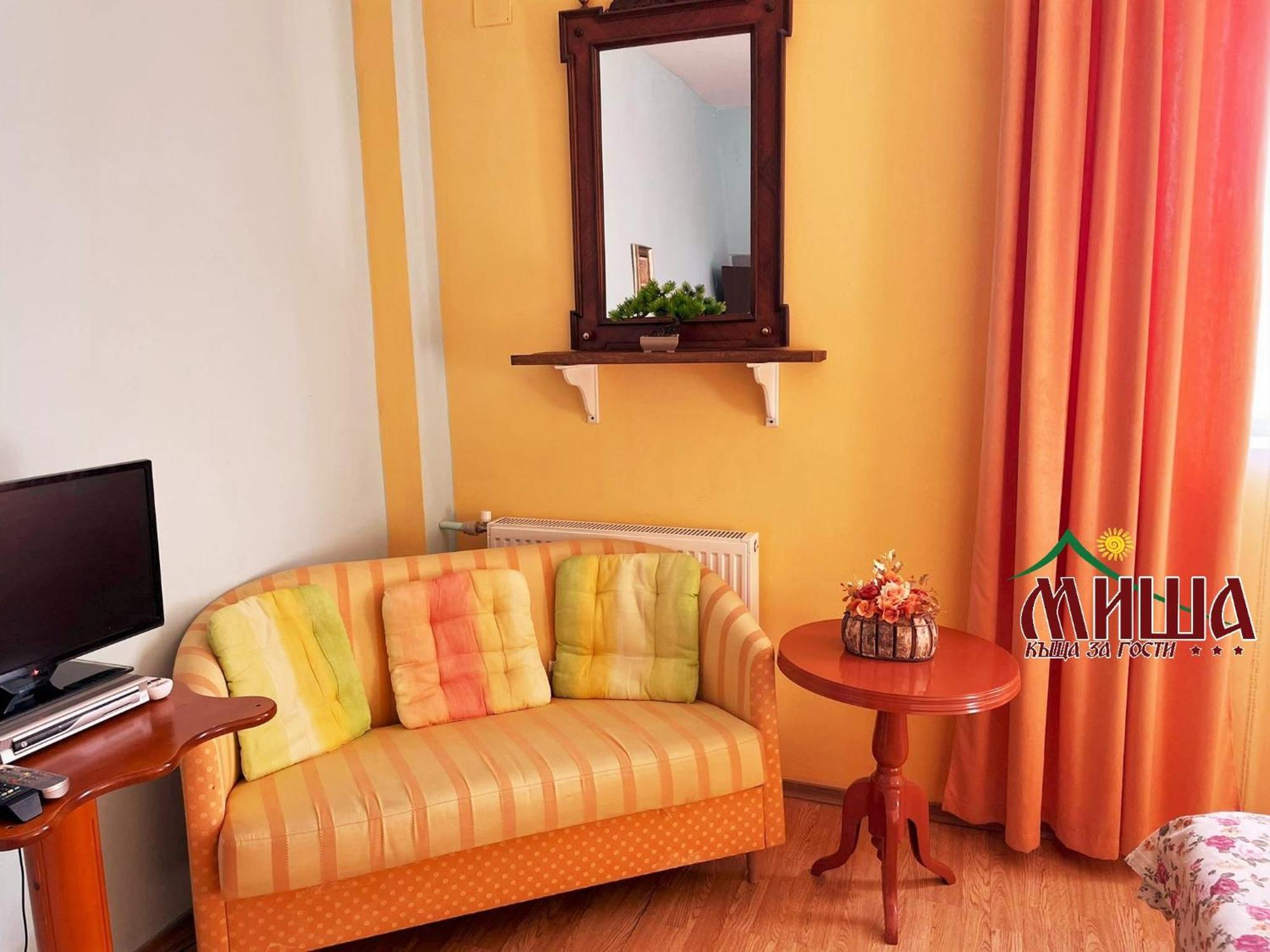 Guest House Misha Petrevene Esterno foto
