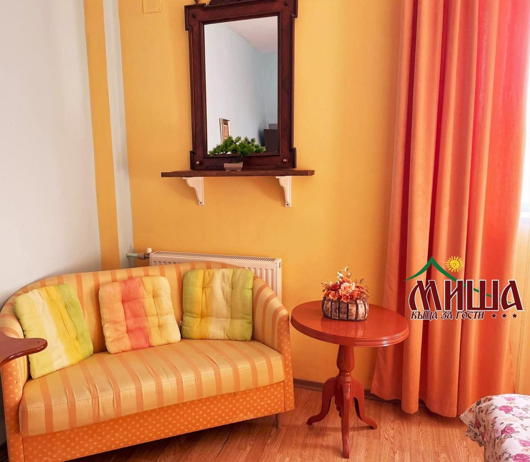 Guest House Misha Petrevene Esterno foto