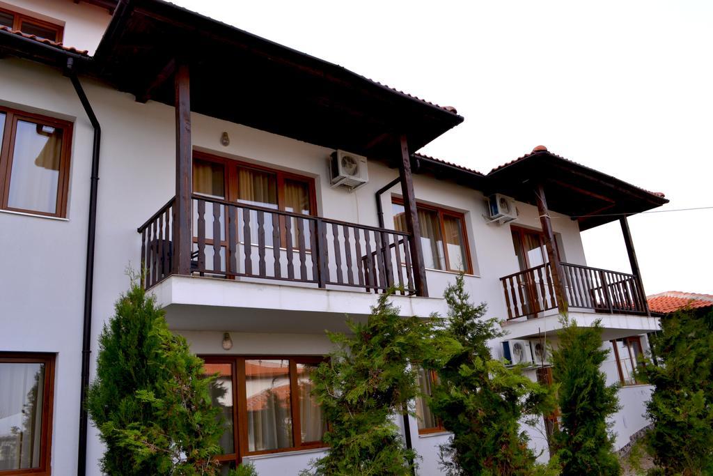 Guest House Misha Petrevene Esterno foto