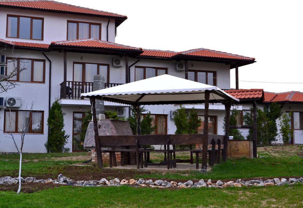 Guest House Misha Petrevene Esterno foto