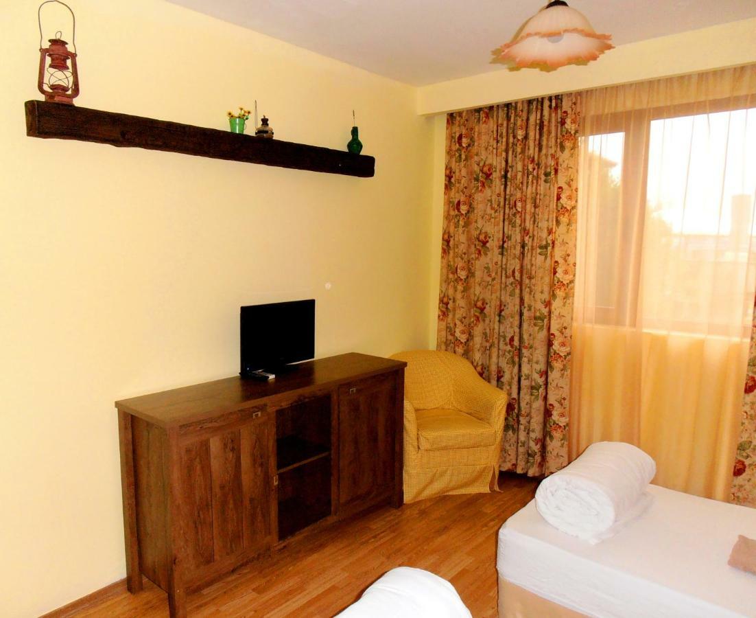 Guest House Misha Petrevene Esterno foto