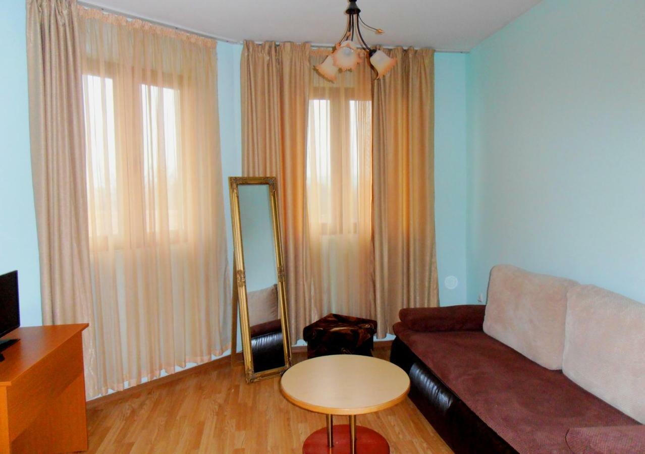 Guest House Misha Petrevene Esterno foto