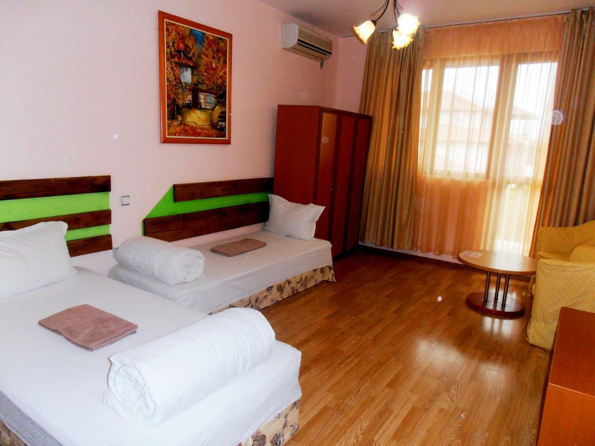 Guest House Misha Petrevene Esterno foto
