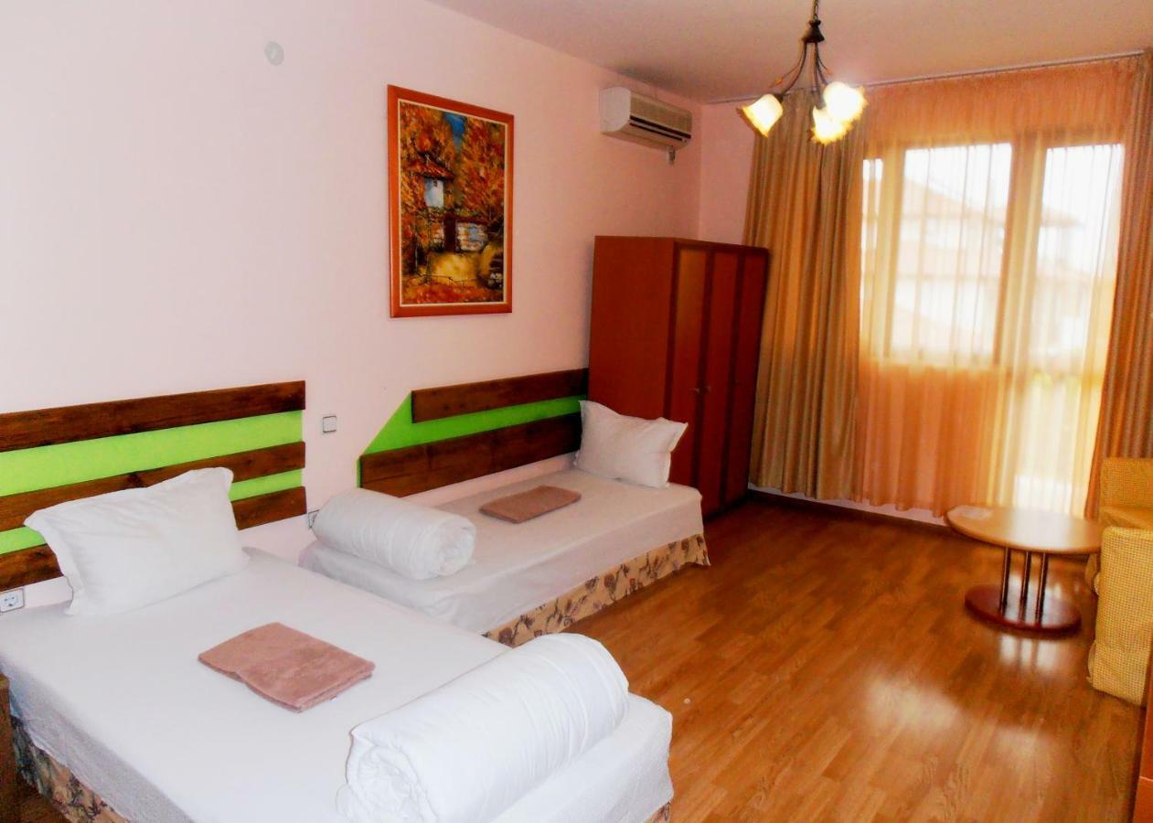 Guest House Misha Petrevene Esterno foto