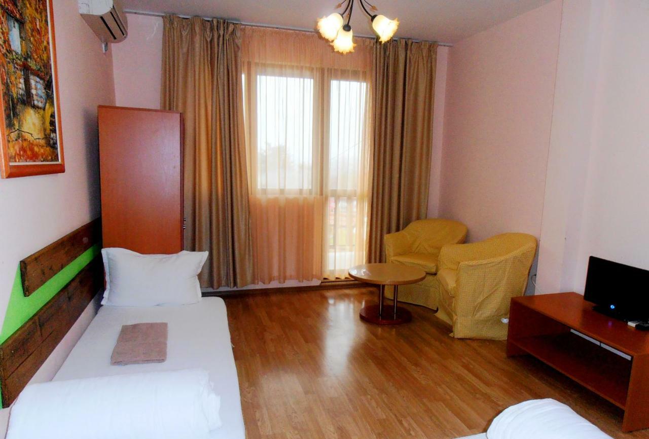 Guest House Misha Petrevene Esterno foto
