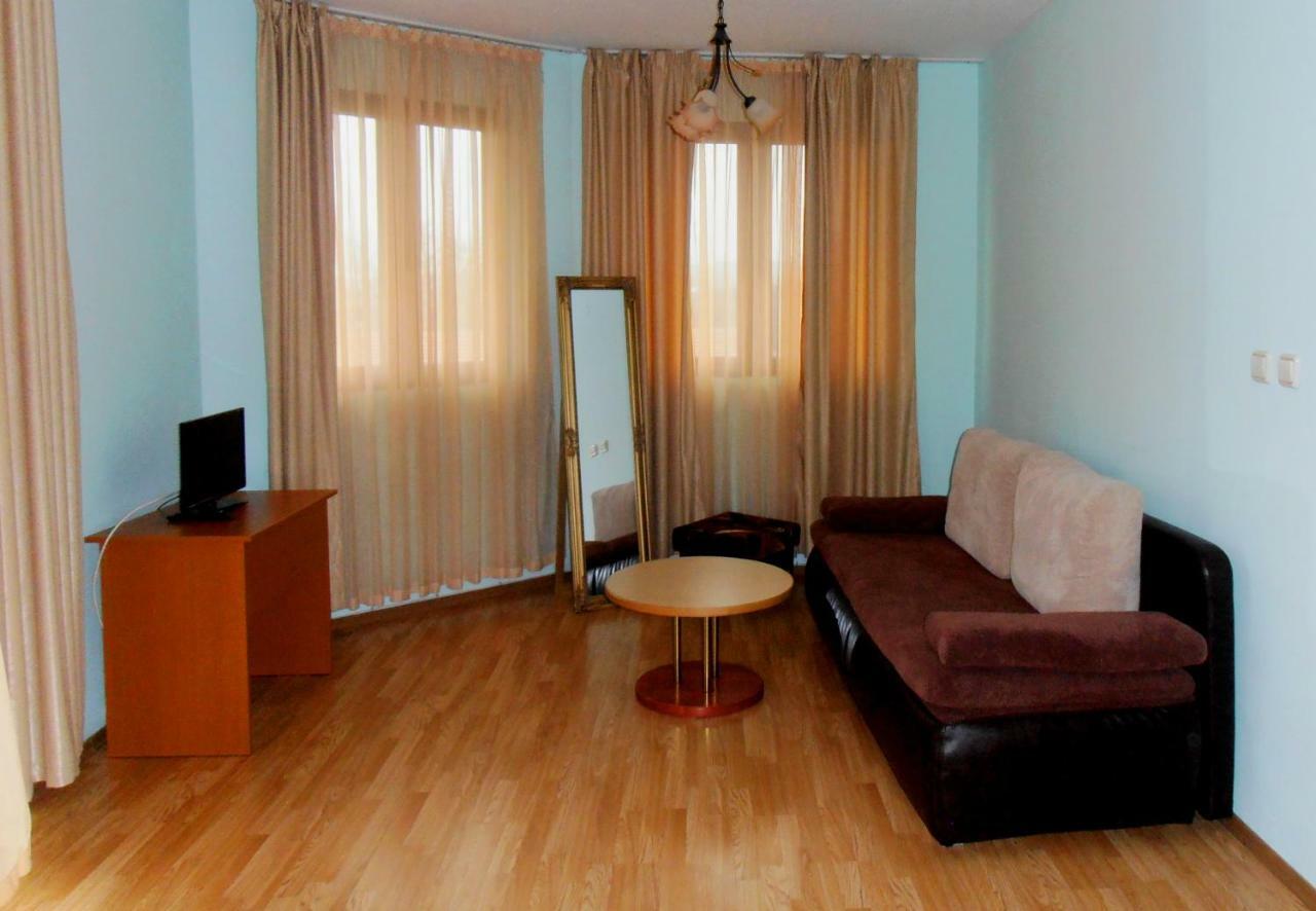 Guest House Misha Petrevene Esterno foto