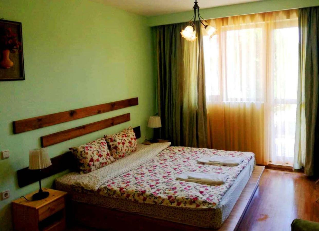 Guest House Misha Petrevene Esterno foto