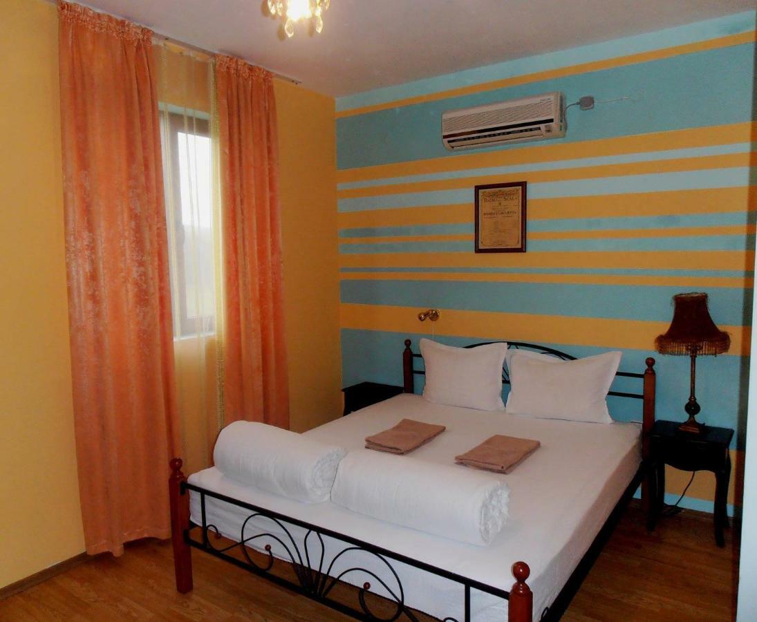 Guest House Misha Petrevene Esterno foto