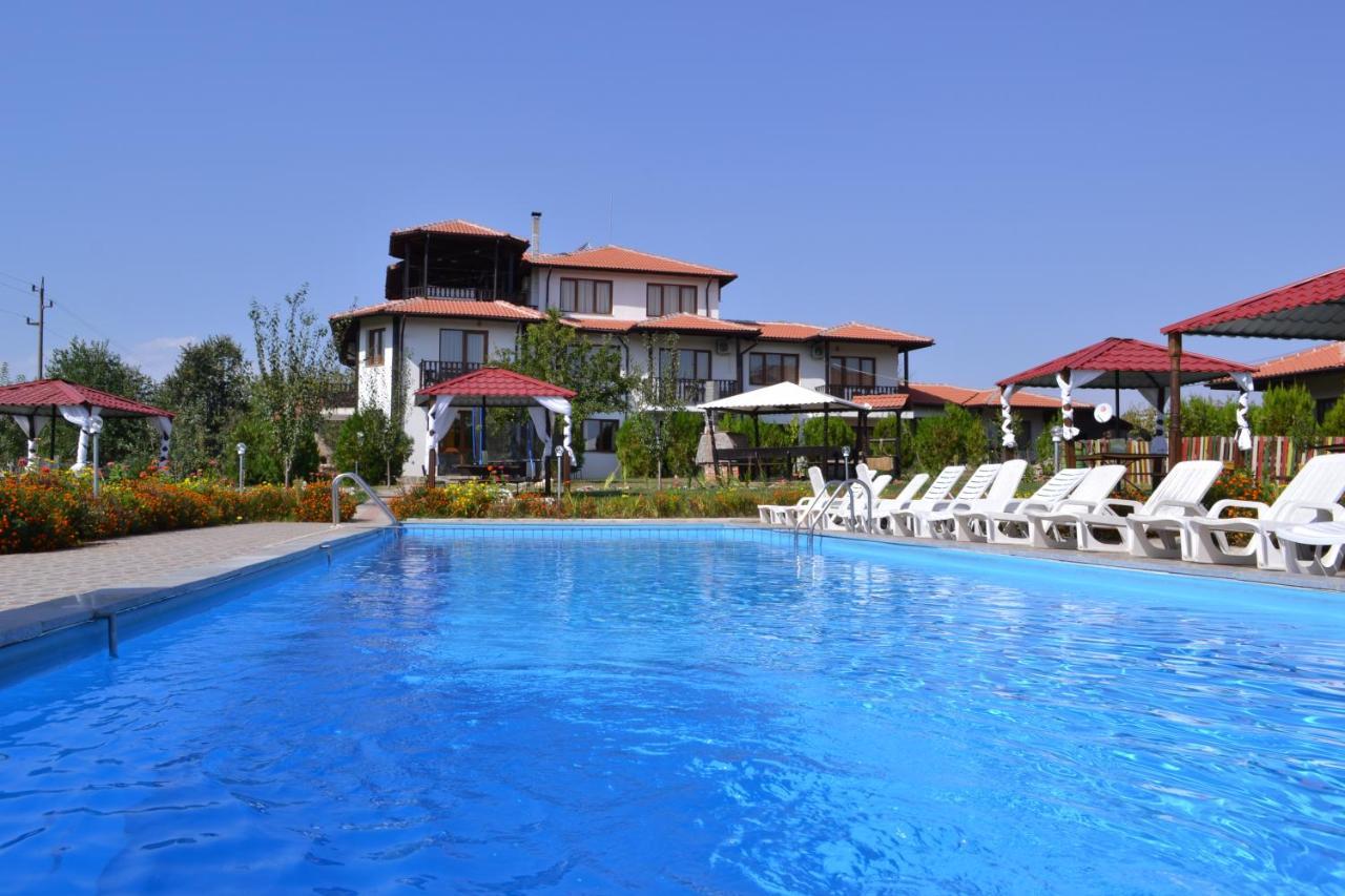 Guest House Misha Petrevene Esterno foto
